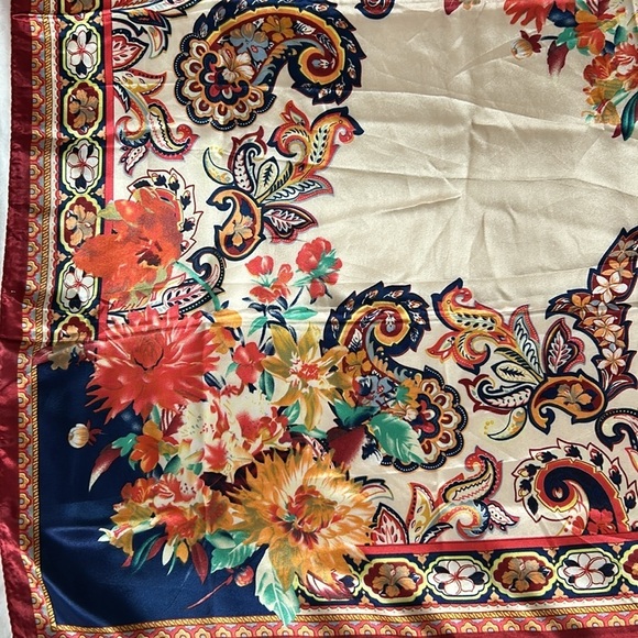 R-1687- Women's Scarf Red Cream Colors NWT - Picture 7 of 9